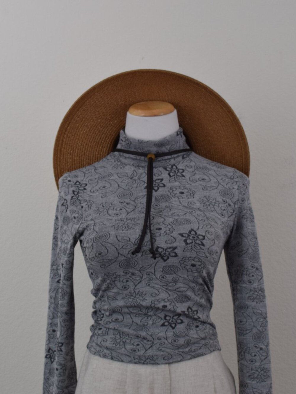 Vintage 80s Polyester-Spandex Turtle Neck t shirt | size medium